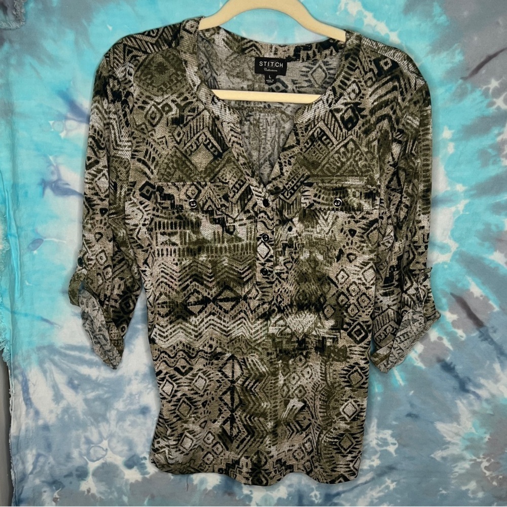 ✨🌿STITCH Olive You! Chic Patterned Blouse for Every Occasion💖✨

.
